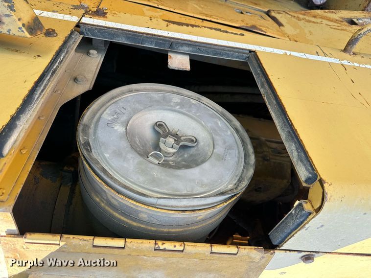 image for item DW2342 1987 Komatsu WA500-1 wheel loader