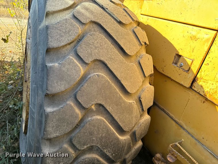 image for item DW2342 1987 Komatsu WA500-1 wheel loader