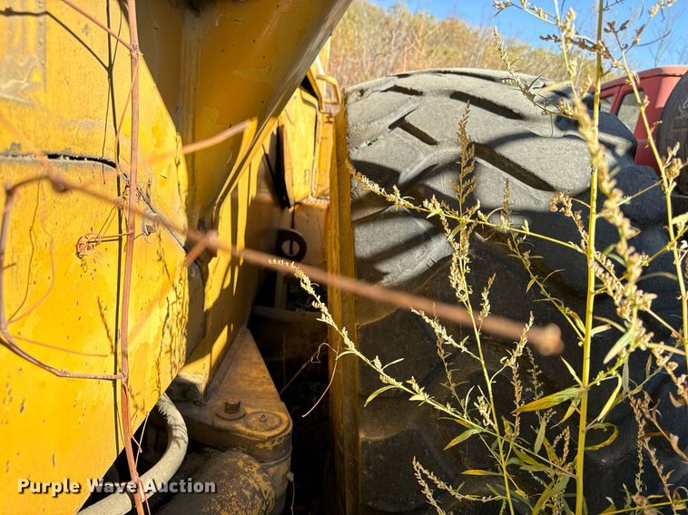 image for item DW2342 1987 Komatsu WA500-1 wheel loader