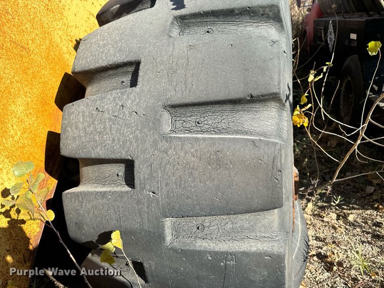 image for item DW2342 1987 Komatsu WA500-1 wheel loader