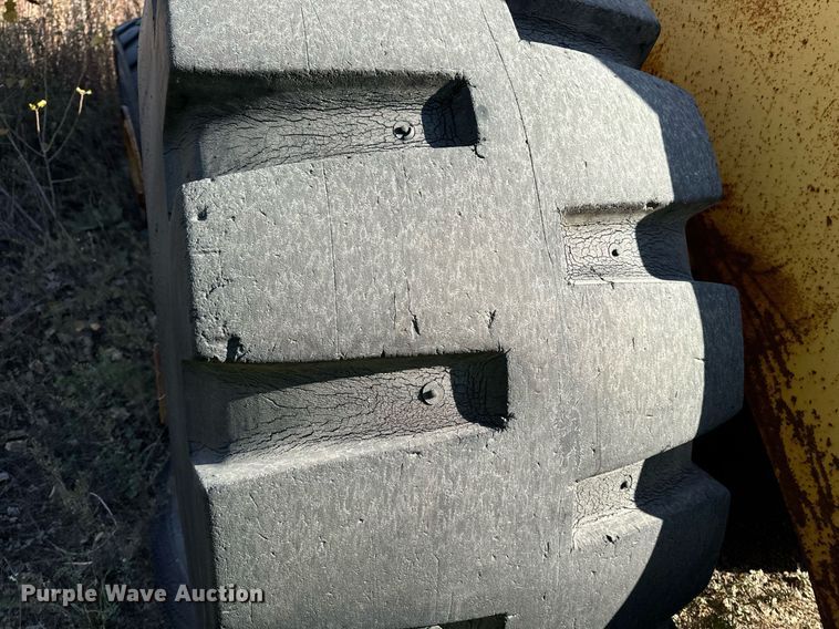 image for item DW2342 1987 Komatsu WA500-1 wheel loader