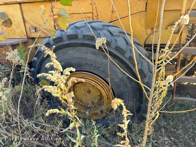 image for item DW2342 1987 Komatsu WA500-1 wheel loader