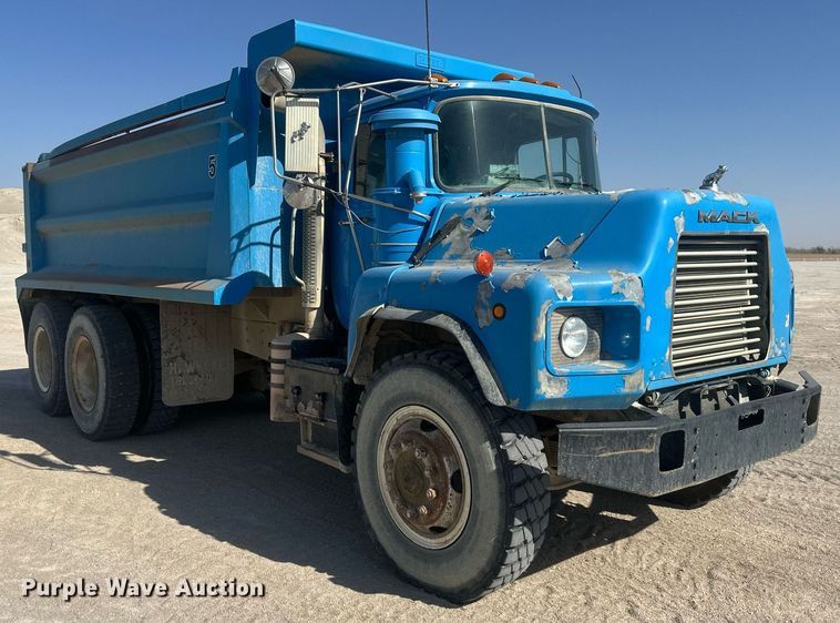 image for item DW2343 2003 Mack DMC688SX dump truck