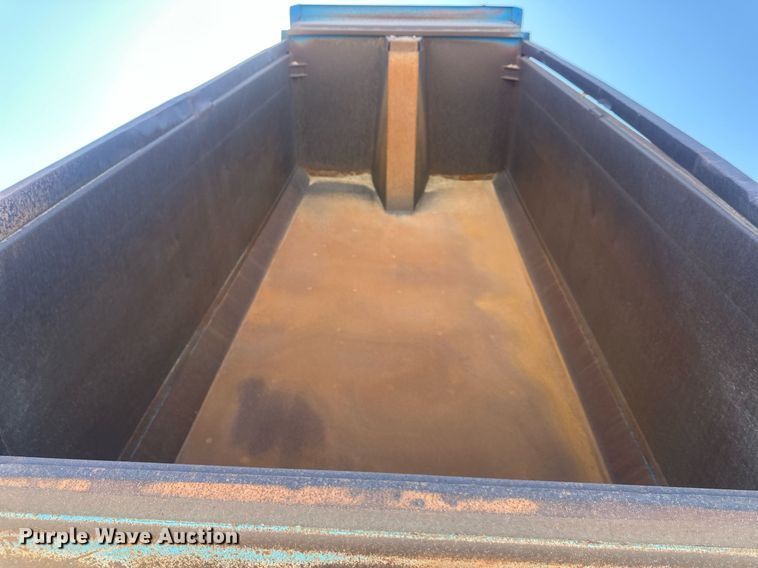 image for item DW2343 2003 Mack DMC688SX dump truck