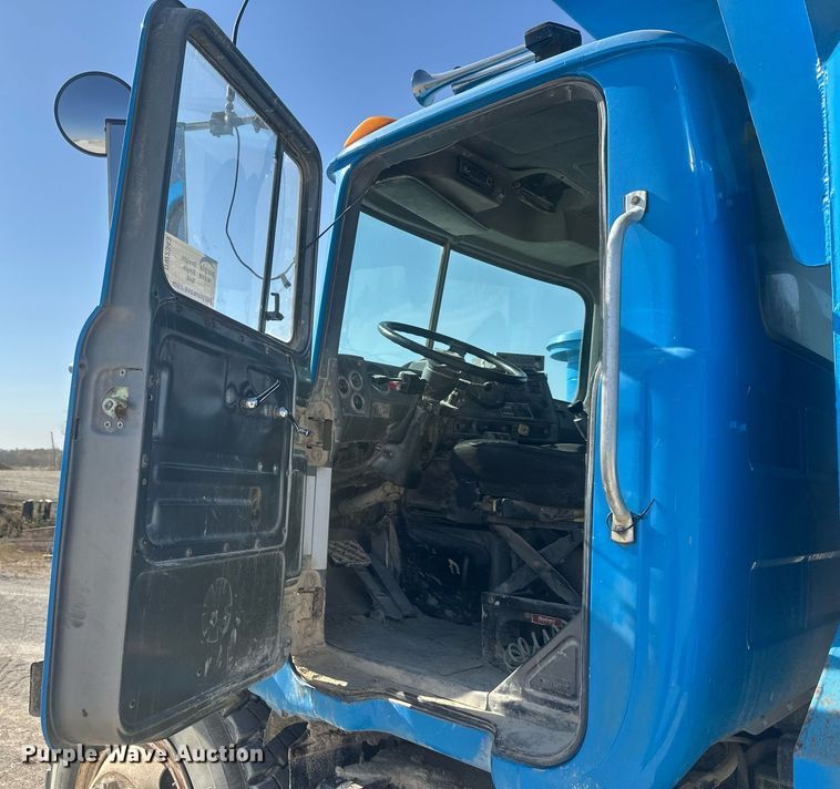 image for item DW2343 2003 Mack DMC688SX dump truck