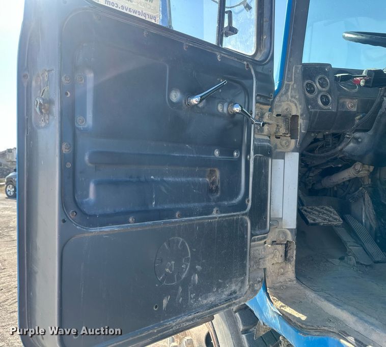 image for item DW2343 2003 Mack DMC688SX dump truck