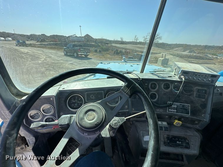 image for item DW2343 2003 Mack DMC688SX dump truck