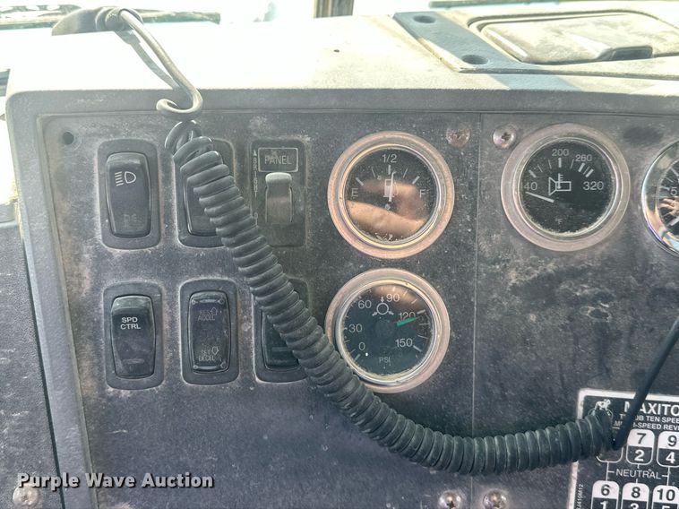 image for item DW2343 2003 Mack DMC688SX dump truck