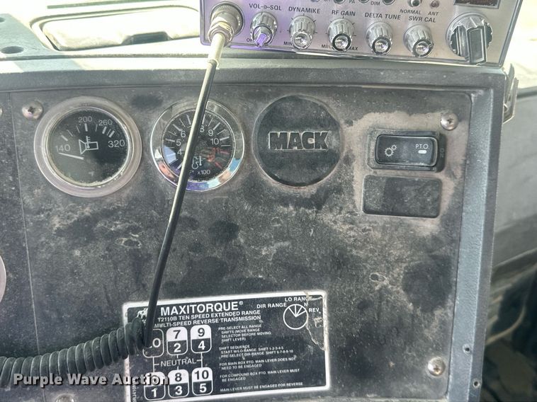 image for item DW2343 2003 Mack DMC688SX dump truck