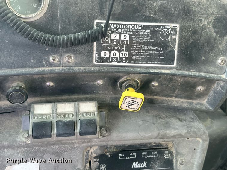 image for item DW2343 2003 Mack DMC688SX dump truck