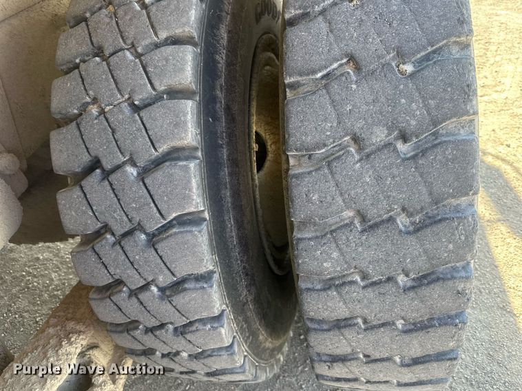 image for item DW2343 2003 Mack DMC688SX dump truck