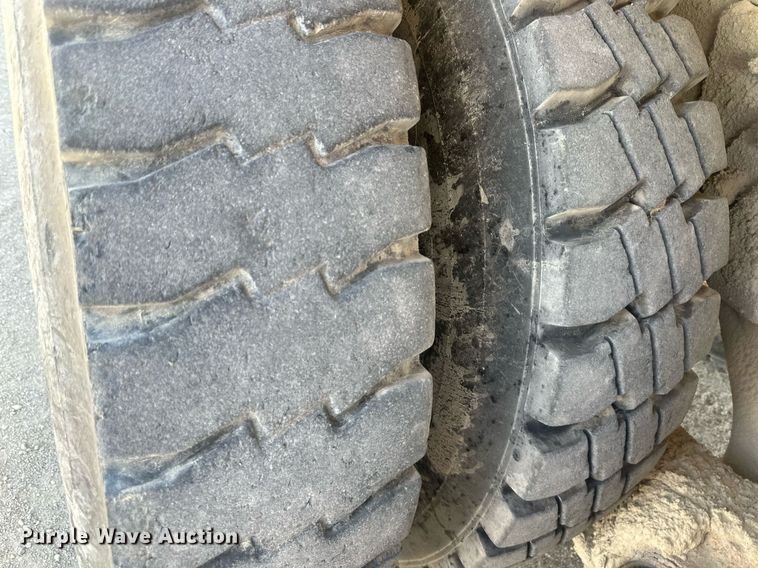 image for item DW2343 2003 Mack DMC688SX dump truck