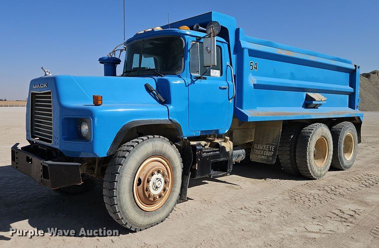 image for item DW2344 2003 Mack DM688SX dump truck