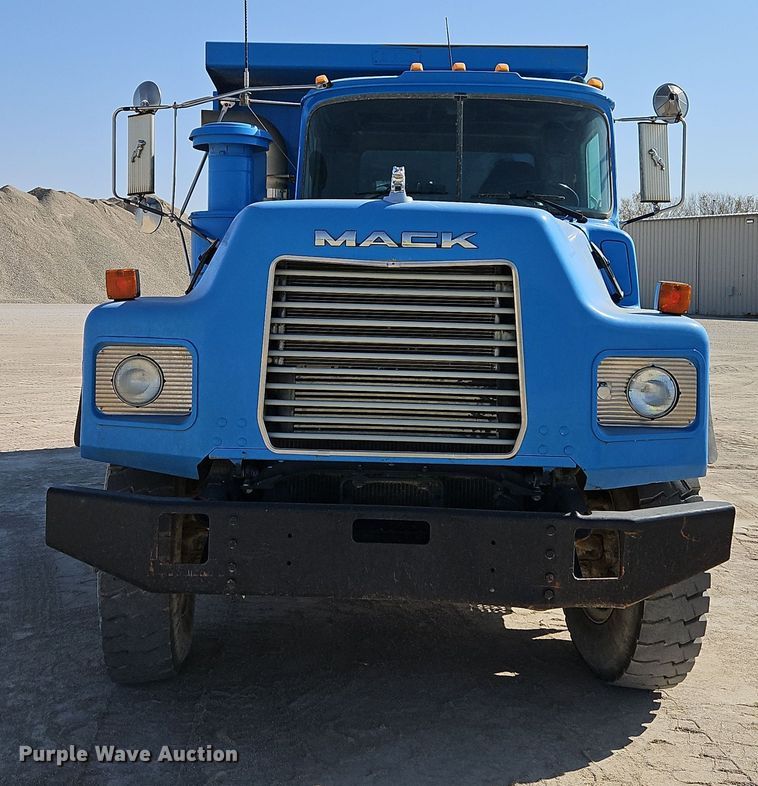 image for item DW2344 2003 Mack DM688SX dump truck