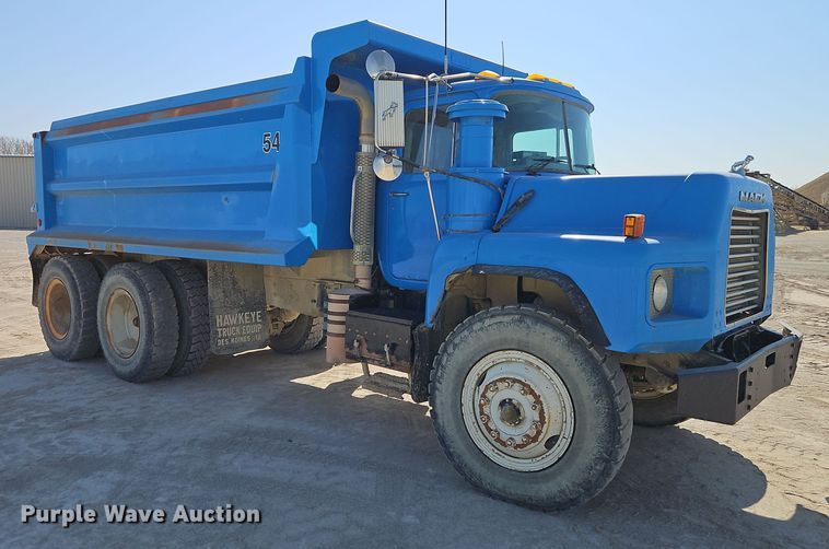 image for item DW2344 2003 Mack DM688SX dump truck