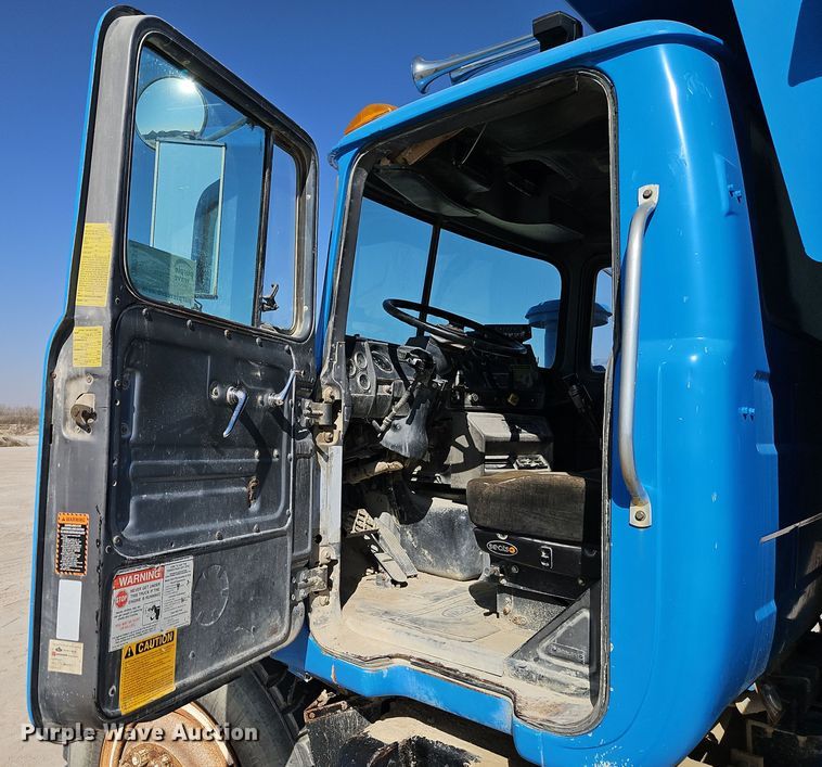 image for item DW2344 2003 Mack DM688SX dump truck