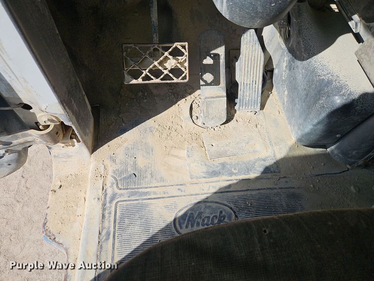 image for item DW2344 2003 Mack DM688SX dump truck