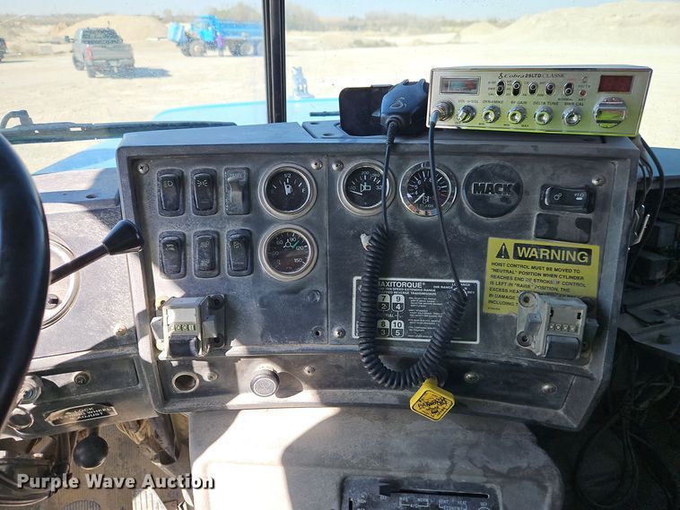 image for item DW2344 2003 Mack DM688SX dump truck