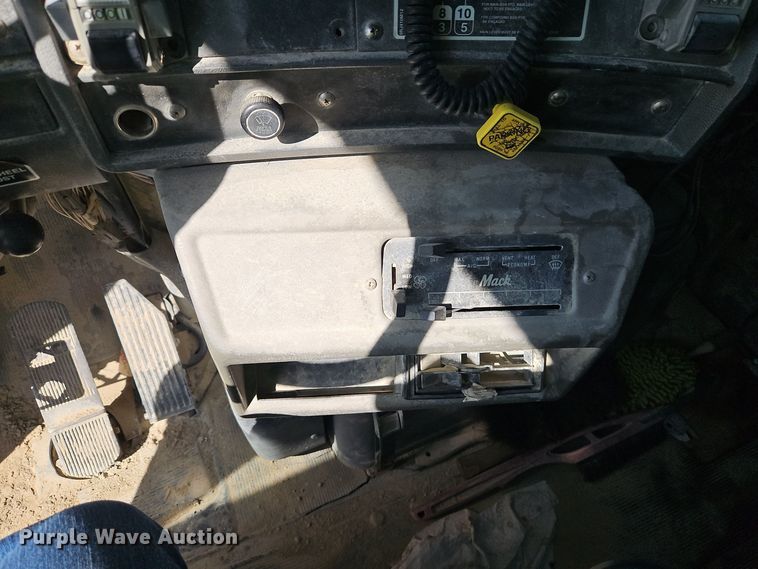 image for item DW2344 2003 Mack DM688SX dump truck