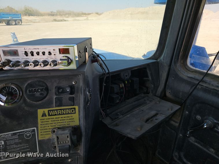 image for item DW2344 2003 Mack DM688SX dump truck