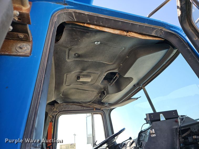 image for item DW2344 2003 Mack DM688SX dump truck