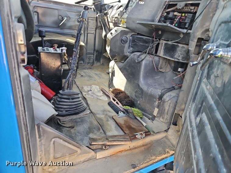 image for item DW2344 2003 Mack DM688SX dump truck