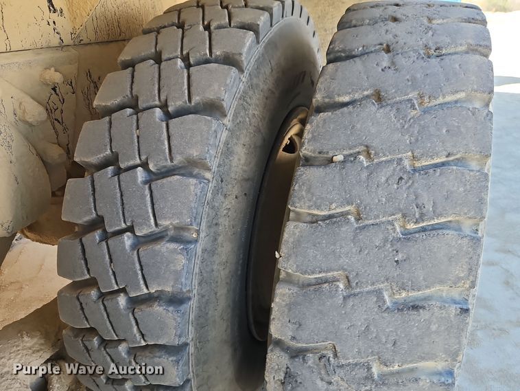 image for item DW2344 2003 Mack DM688SX dump truck