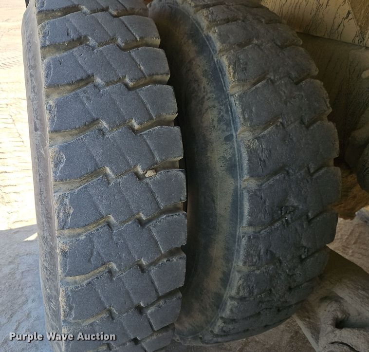 image for item DW2344 2003 Mack DM688SX dump truck