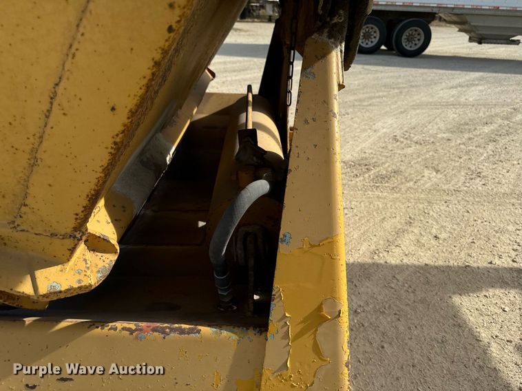 image for item DW2348 1995 Load King 2060-40-2 bottom dump trailer