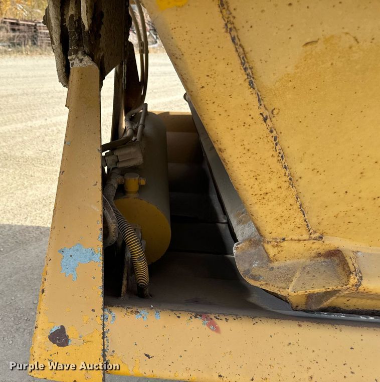 image for item DW2348 1995 Load King 2060-40-2 bottom dump trailer