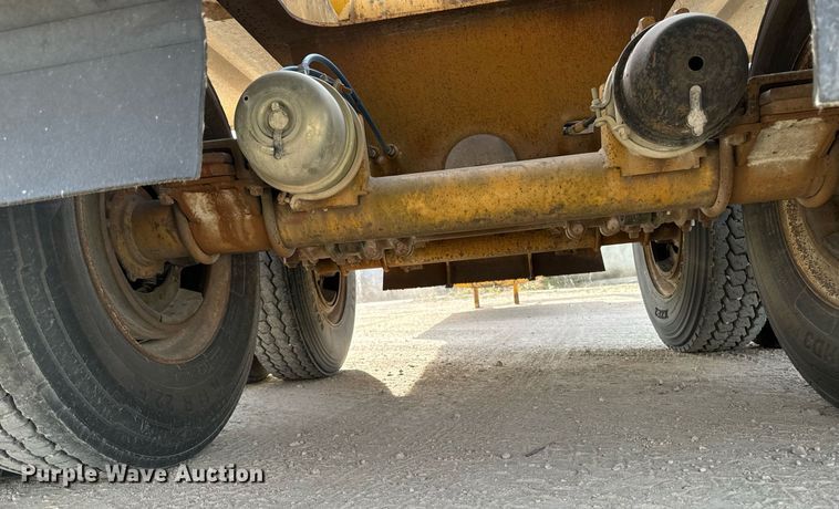 image for item DW2348 1995 Load King 2060-40-2 bottom dump trailer