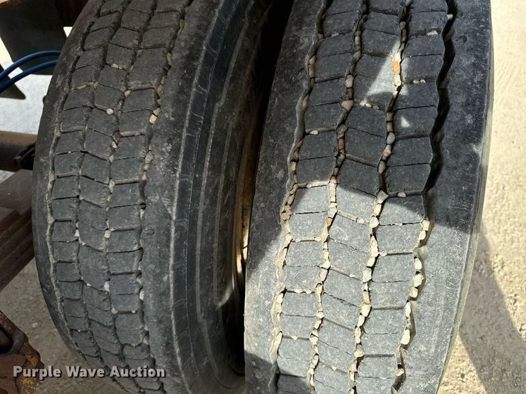 image for item DW2348 1995 Load King 2060-40-2 bottom dump trailer