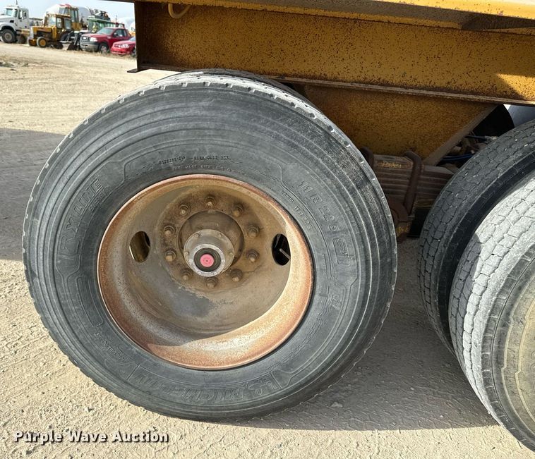 image for item DW2348 1995 Load King 2060-40-2 bottom dump trailer