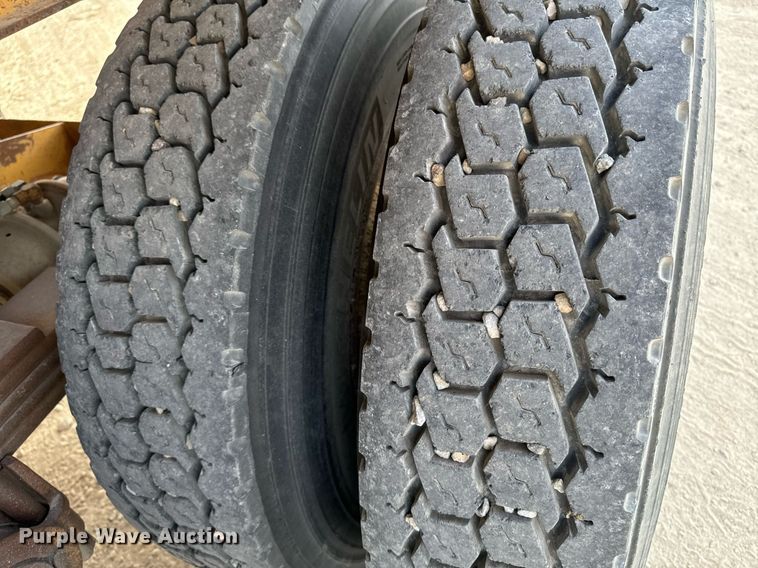 image for item DW2348 1995 Load King 2060-40-2 bottom dump trailer