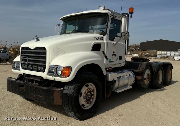 image for item DW2349 2004 Mack CV713 semi truck