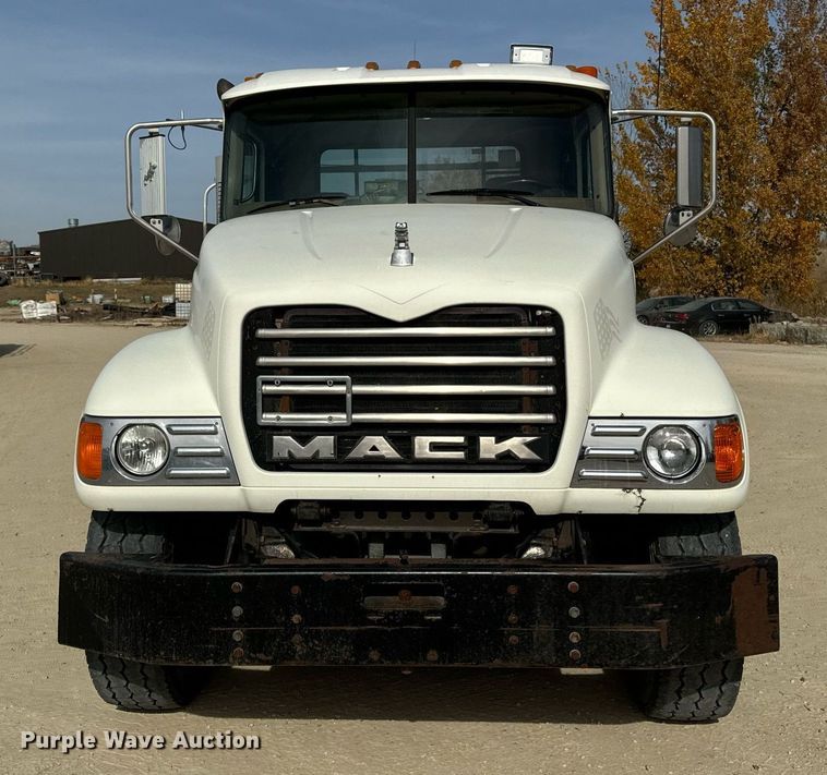 image for item DW2349 2004 Mack CV713 semi truck