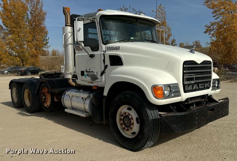 image for item DW2349 2004 Mack CV713 semi truck