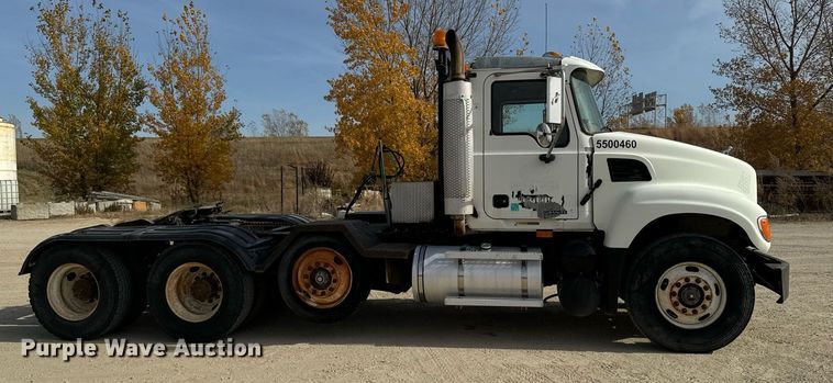 image for item DW2349 2004 Mack CV713 semi truck
