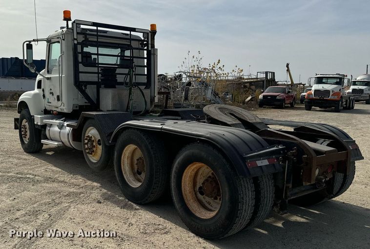 image for item DW2349 2004 Mack CV713 semi truck