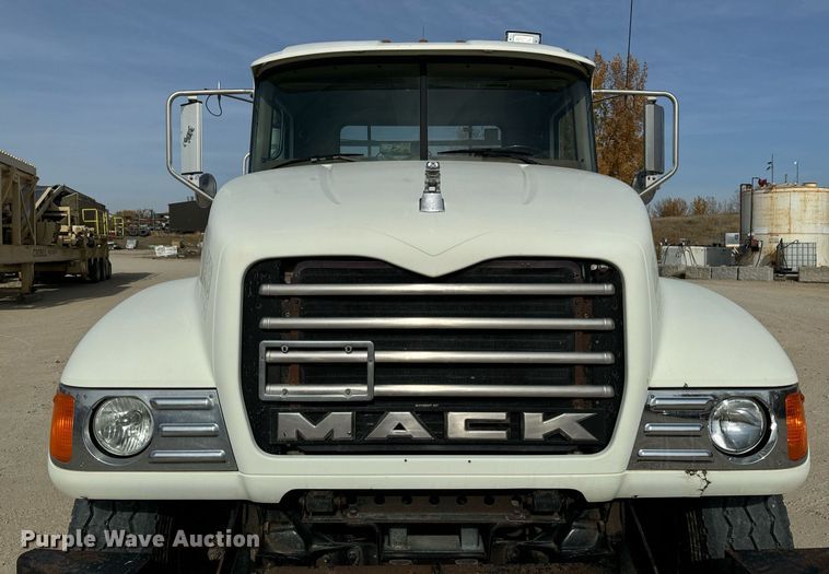 image for item DW2349 2004 Mack CV713 semi truck