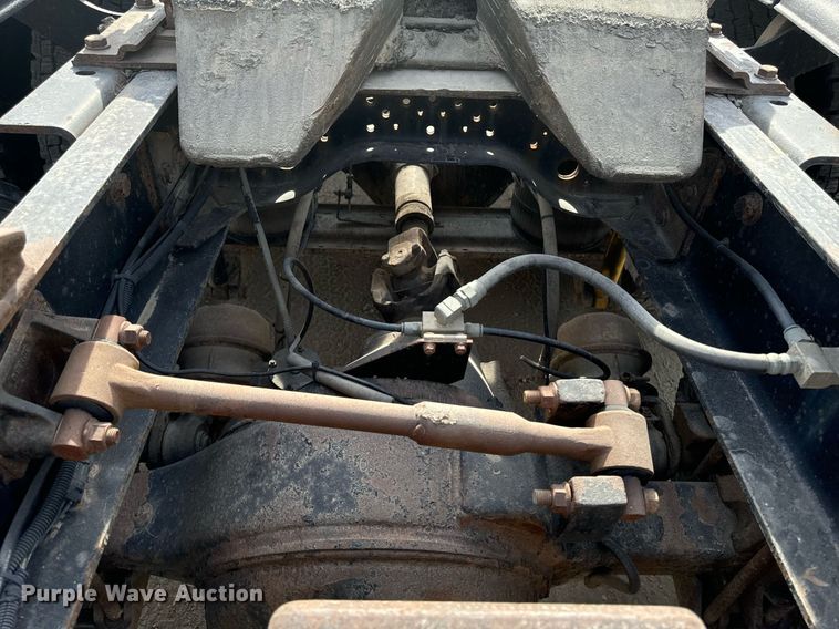 image for item DW2349 2004 Mack CV713 semi truck