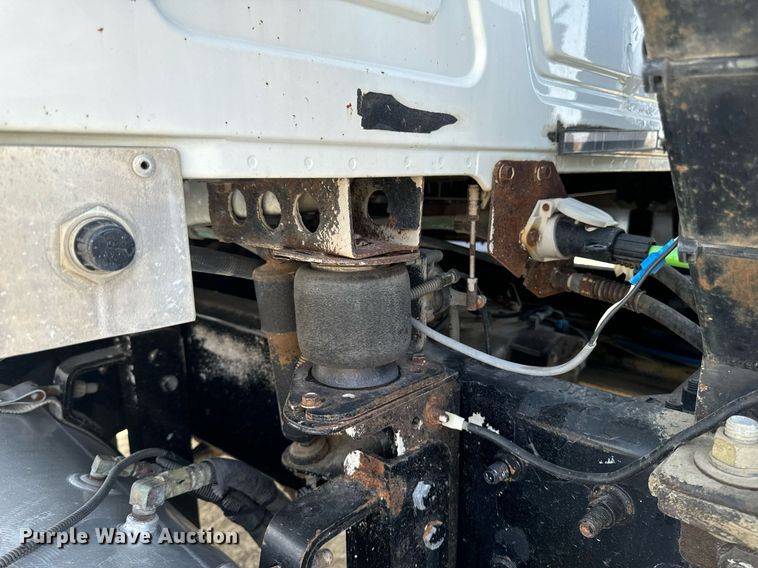 image for item DW2349 2004 Mack CV713 semi truck