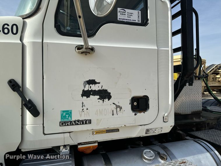 image for item DW2349 2004 Mack CV713 semi truck