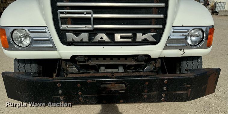 image for item DW2349 2004 Mack CV713 semi truck