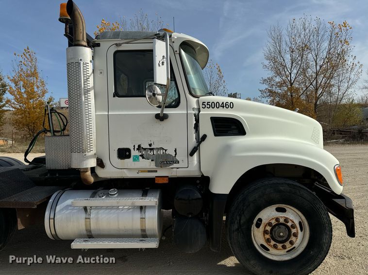 image for item DW2349 2004 Mack CV713 semi truck