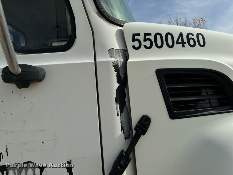 image for item DW2349 2004 Mack CV713 semi truck