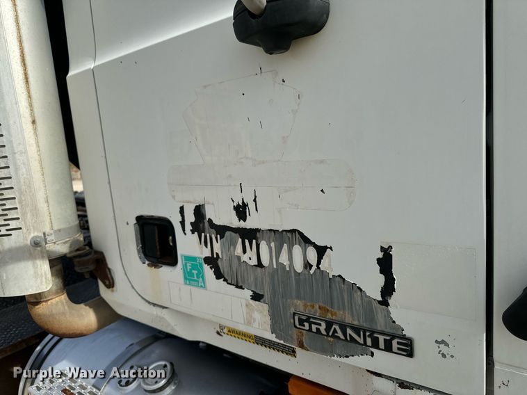 image for item DW2349 2004 Mack CV713 semi truck