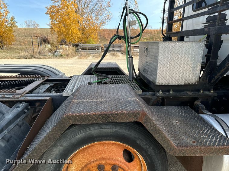 image for item DW2349 2004 Mack CV713 semi truck