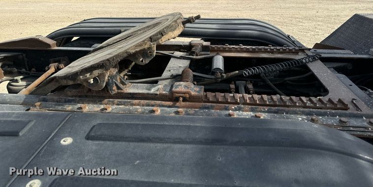 image for item DW2349 2004 Mack CV713 semi truck