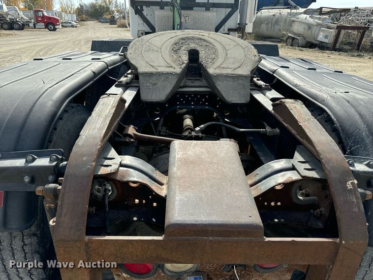 image for item DW2349 2004 Mack CV713 semi truck